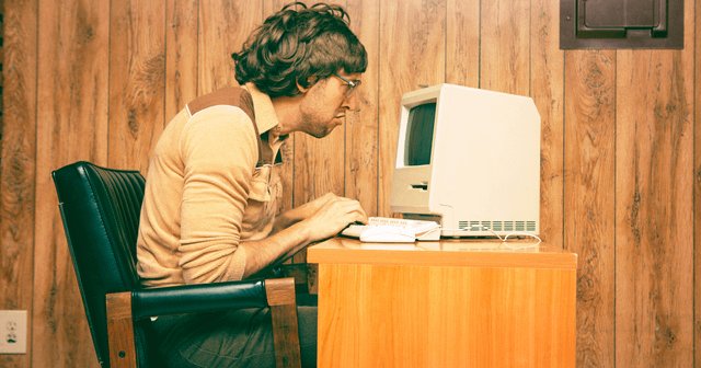 COBOL, el lenguaje de programación de 65 años que aún procesa billones en transacciones bancarias cada día