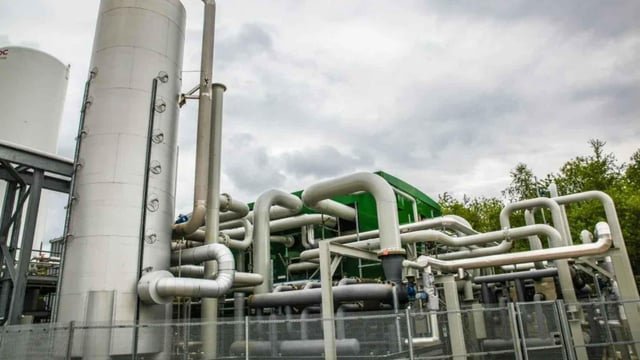 Olvídate del litio: una planta británica guarda energía renovable como aire congelado a -196 °C en tanques que aguantan semanas y están diseñados para durar 50 años