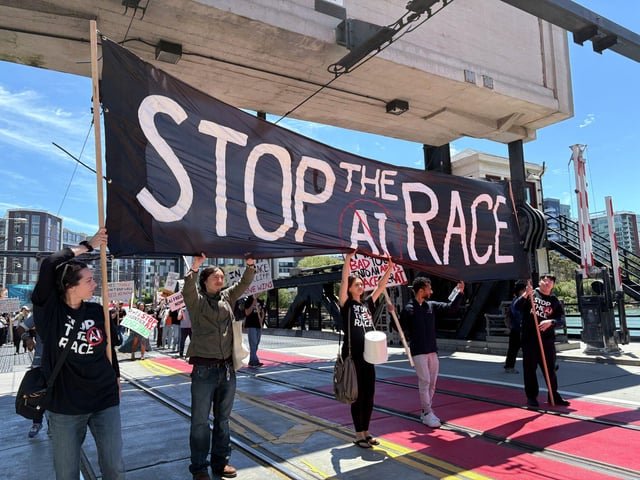 Manifestantes de IA marchan en San Francisco para exigir una pausa en el desarrollo