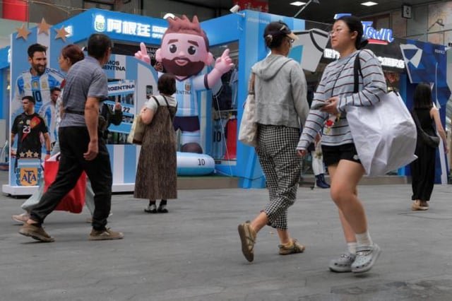 China elimina 12.000 titulaciones universitarias 'obsoletas' en plena carrera por la IA