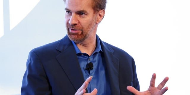 “No va a desaparecer”: El economista de Stanford que alertó sobre la crisis de empleos junior por la IA presenta las pruebas
