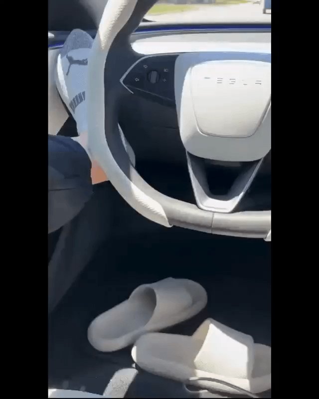 La IA de Tesla puede ser derrotada por un simple muñeco